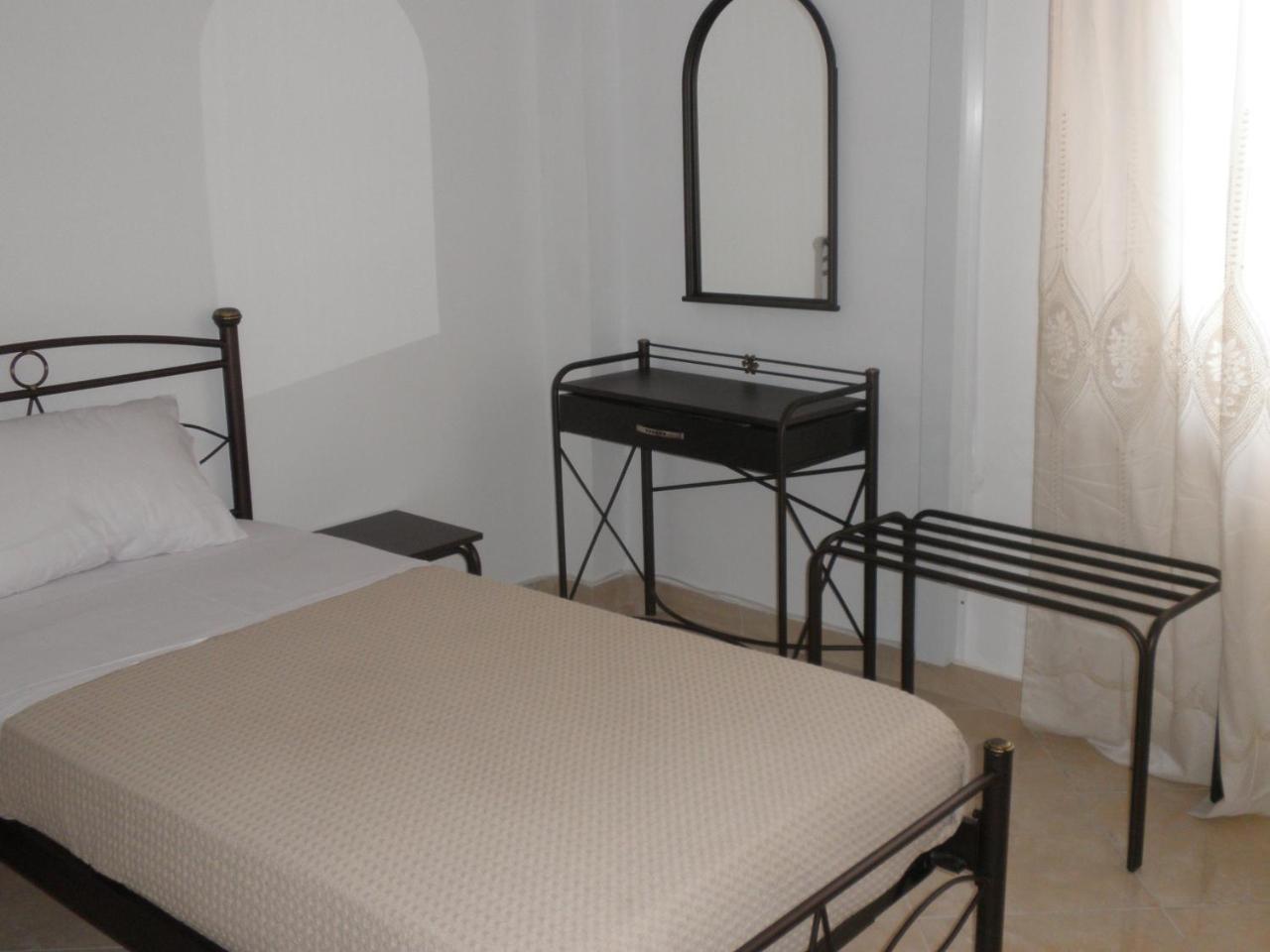 Nikolakakis Rooms Lavrio Экстерьер фото