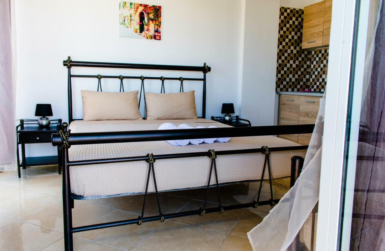 Nikolakakis Rooms Lavrio Экстерьер фото