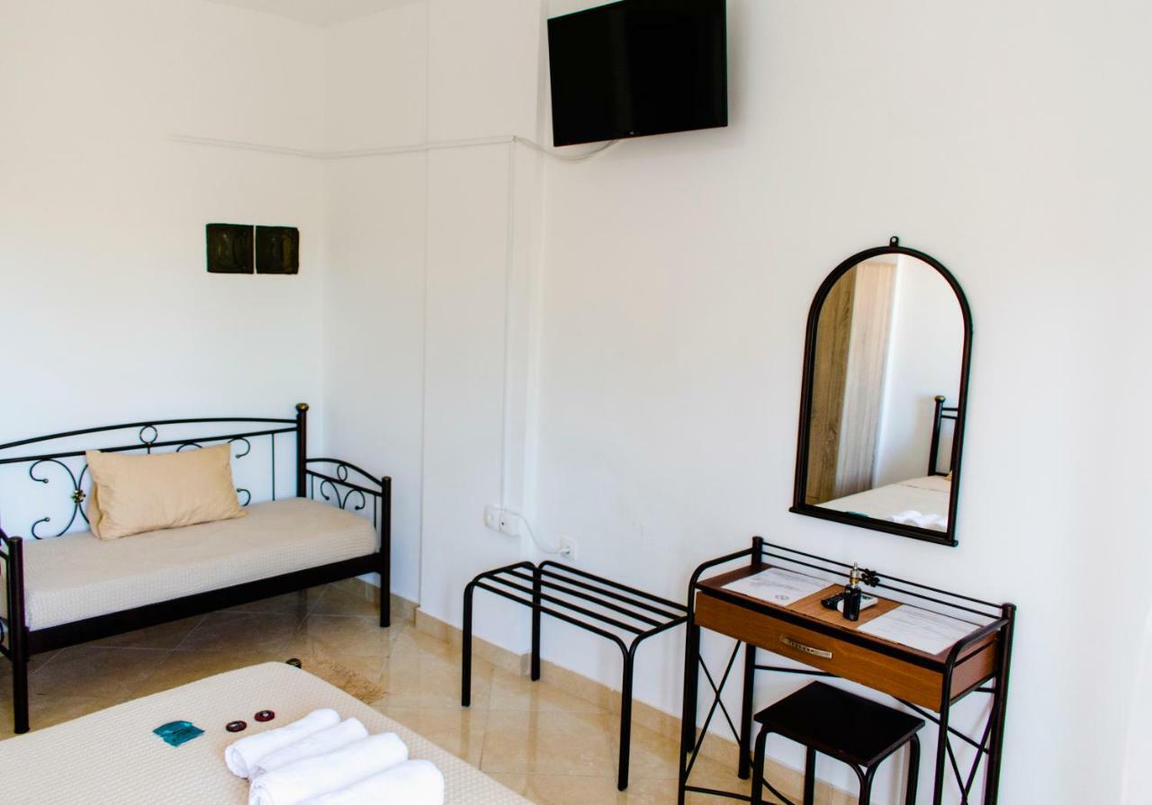 Nikolakakis Rooms Lavrio Экстерьер фото