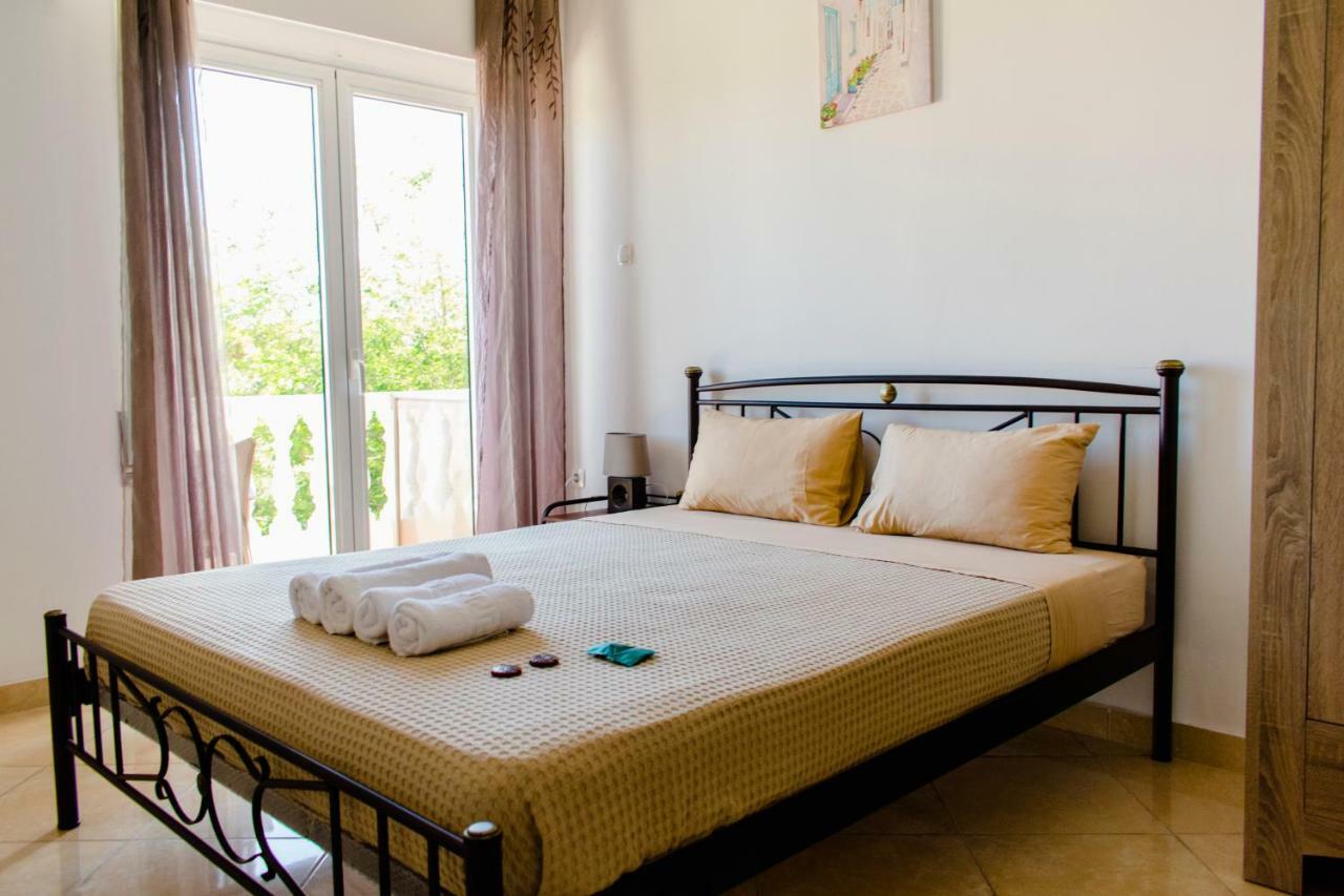 Nikolakakis Rooms Lavrio Экстерьер фото